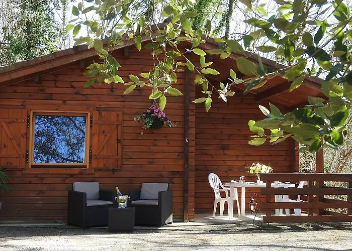 Hotel Chateau De Lacomte Carlucet