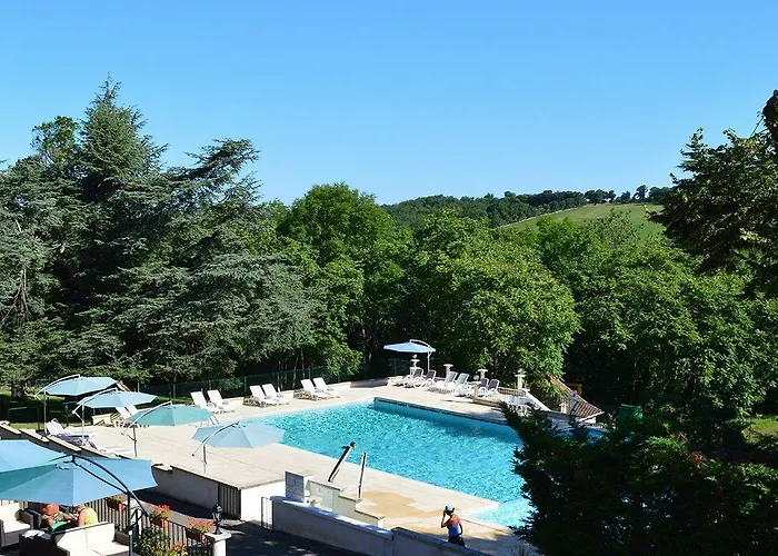 Chateau De Lacomte 4*