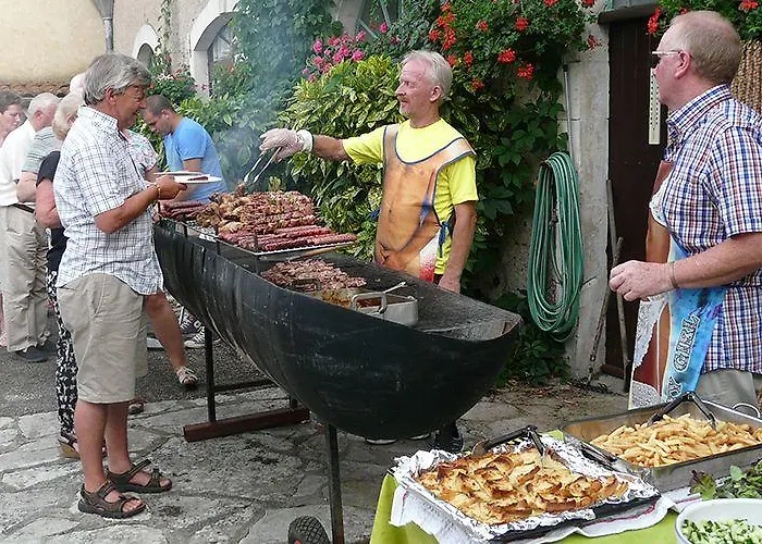 Hotel Chateau De Lacomte Carlucet