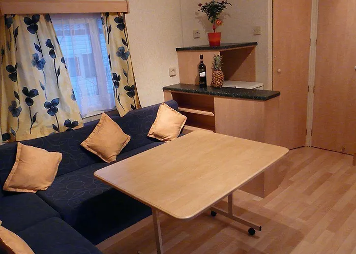 Chateau De Lacomte 4*