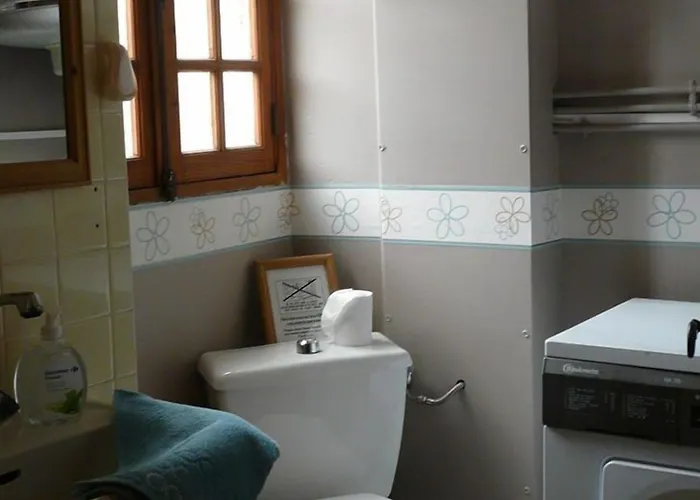 Hotel Chateau De Lacomte 4*