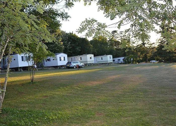 Hotel Chateau De Lacomte Carlucet