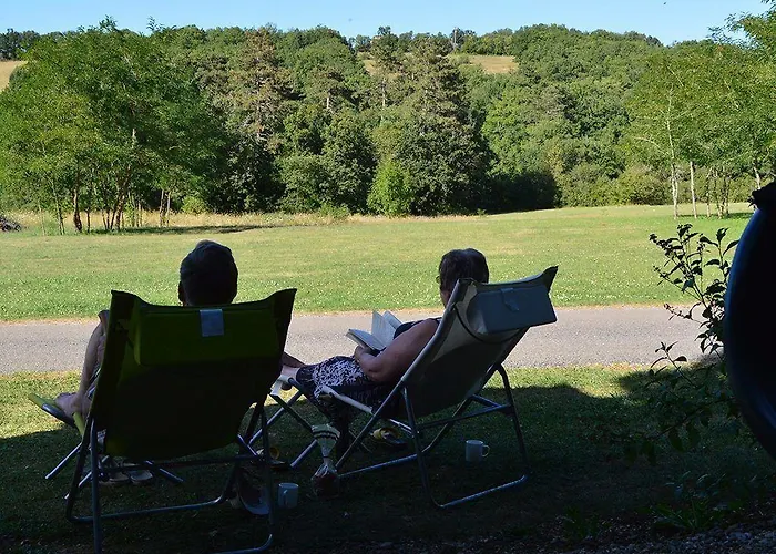 Chateau De Lacomte Hotel Carlucet