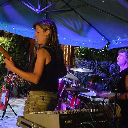 Hotel Chateau De Lacomte Carlucet