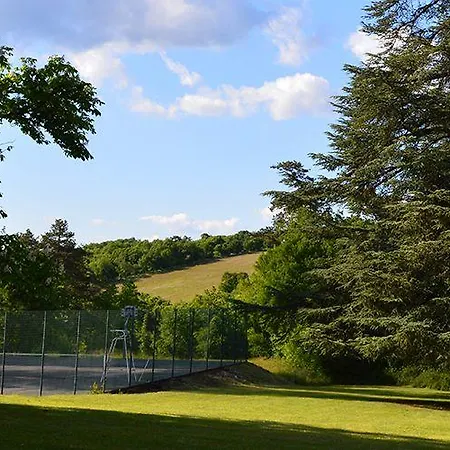 Chateau De Lacomte Hotel 4*