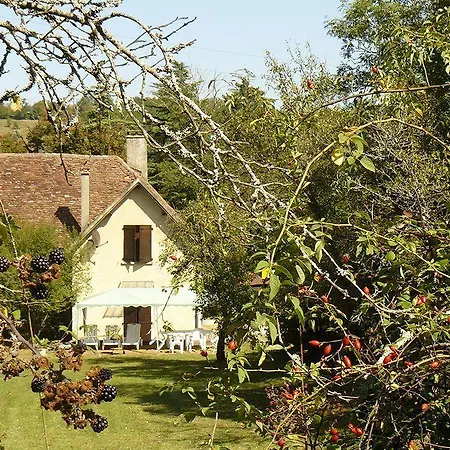Chateau De Lacomte Отель 4*